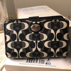 Coach Wallet - Super cute excellent condition!!!